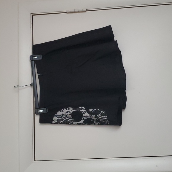 Hot Topic's Black Lace Skull Circle Skirt - Picture 9 of 16